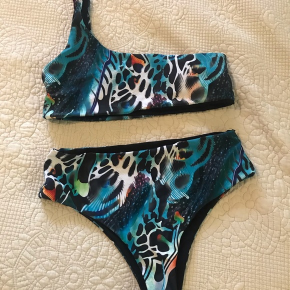 One Shoulder Cheeky Bikini - Picture 3 of 3